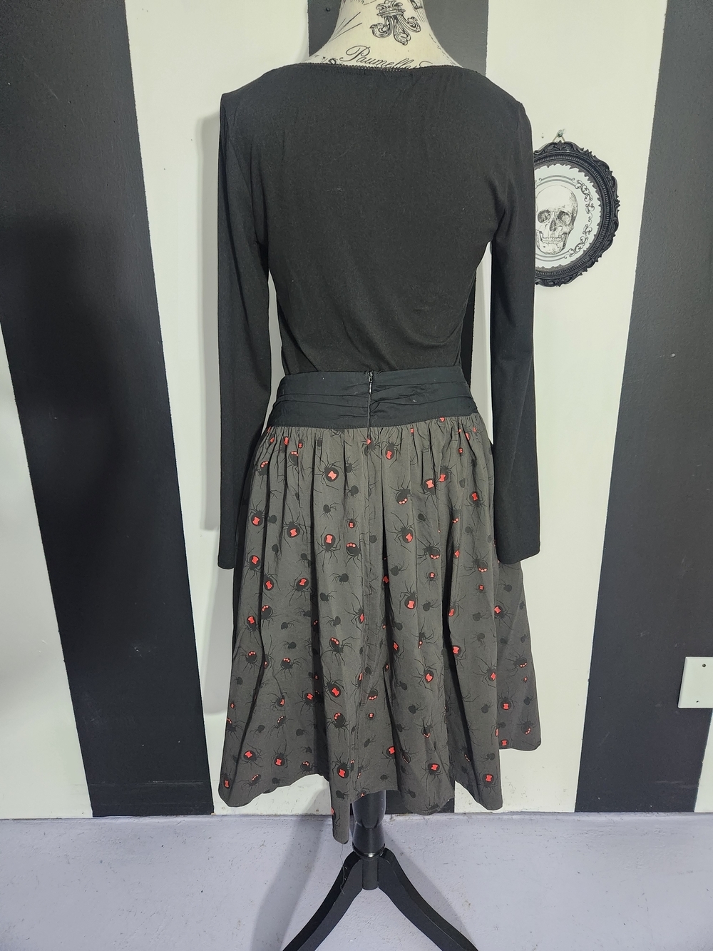 Sourpuss Widow Spider Skirt - Picture 5 of 8